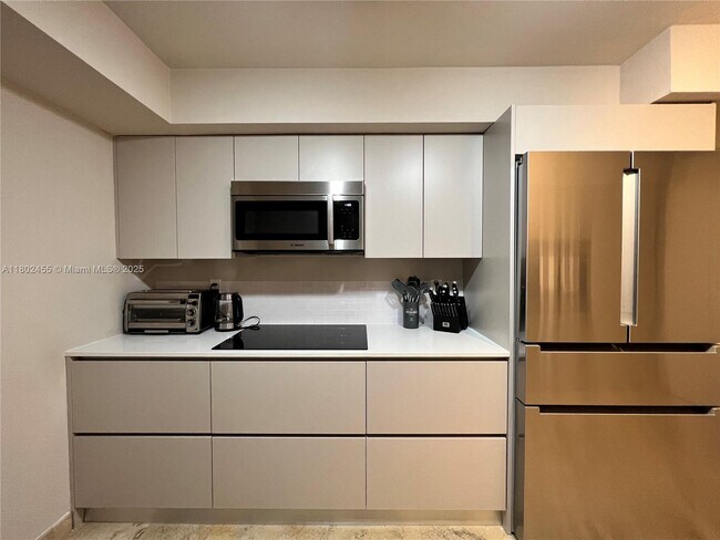 Building Photo - 1111 Crandon Blvd