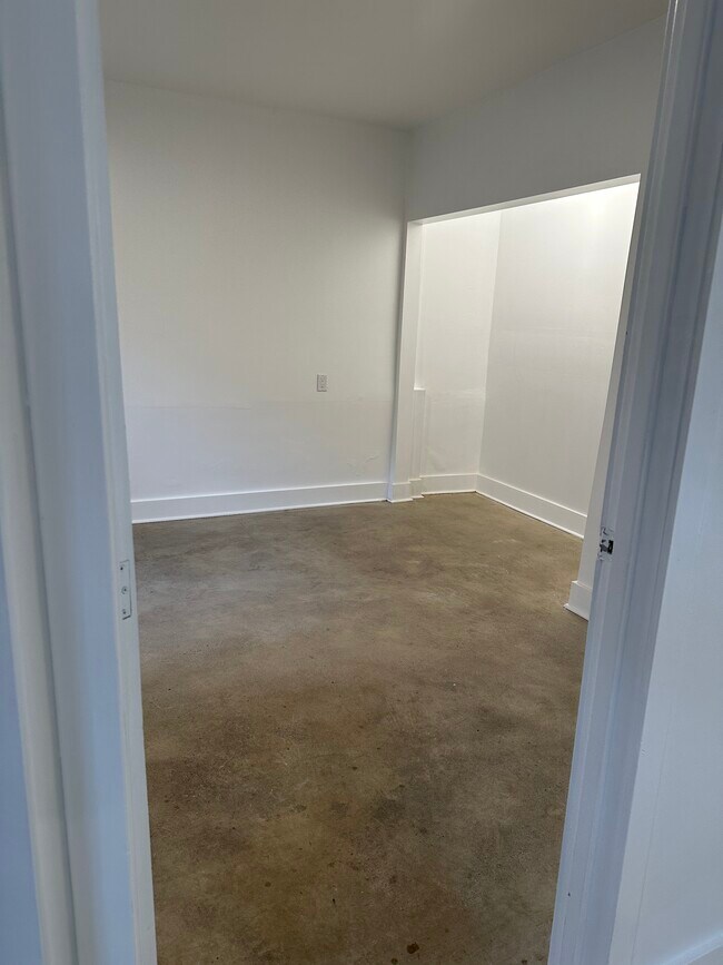 Building Photo - 1489 Wallace Ave