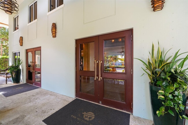 Building Photo - 2951 S Bayshore Dr