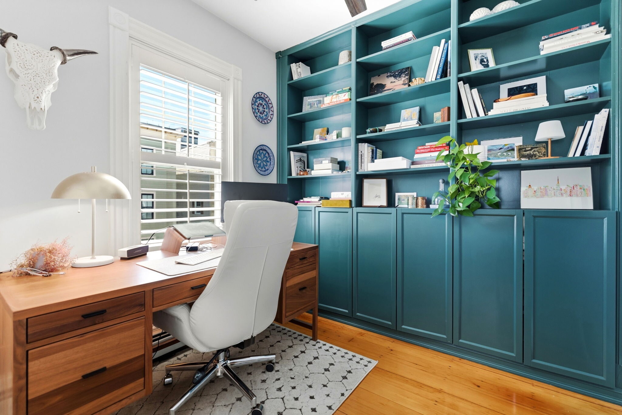 Building Photo - 722 E 2nd St