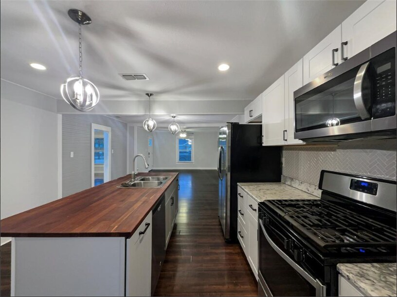 Building Photo - 212 4th St