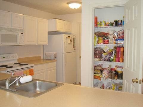 Building Photo - 2626 E Oaklawn Ct
