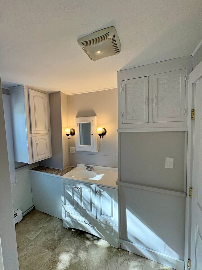 Building Photo - 19 Ramsdell St