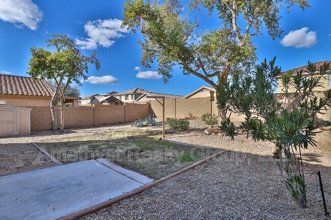 Building Photo - 11706 W Sunnyside Dr