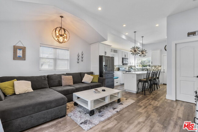 Building Photo - 126 Driftwood St