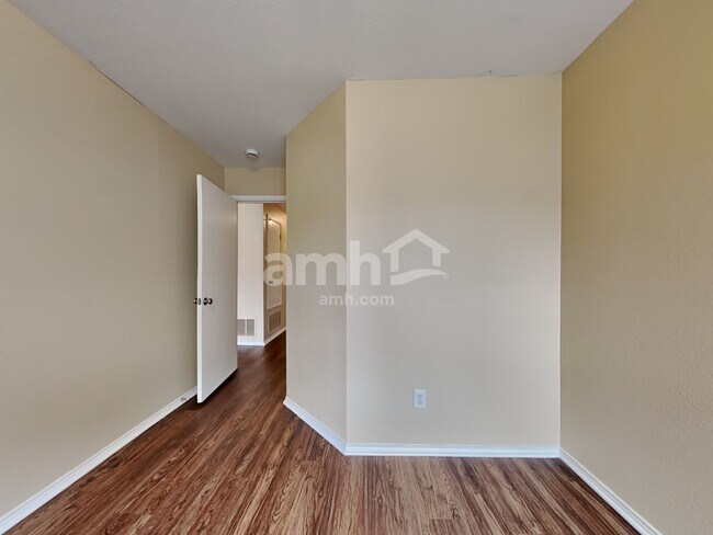 Building Photo - 3525 Beatriz Dr