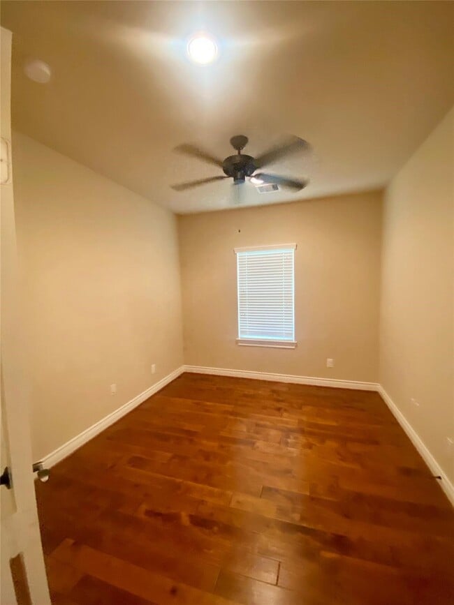 Building Photo - 1306 Dian St