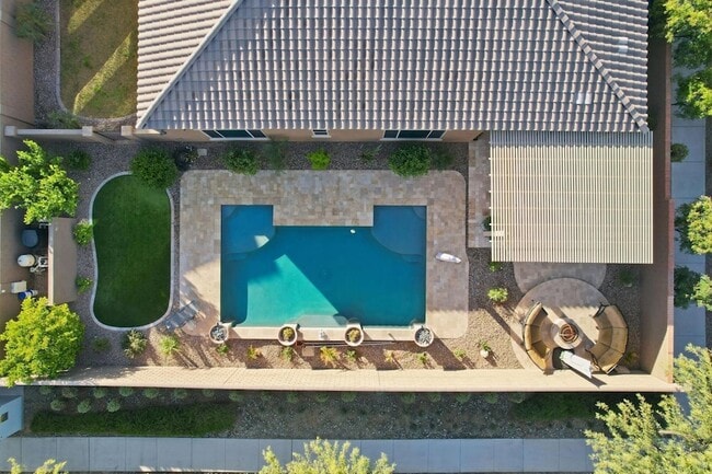 Building Photo - 10702 E Lumiere Ave