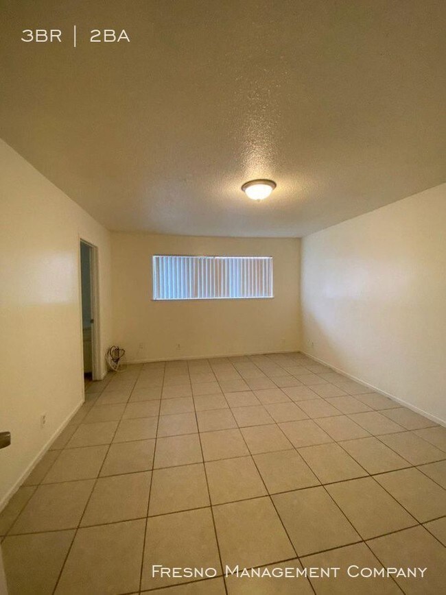 Building Photo - 1115 W Simpson Ave