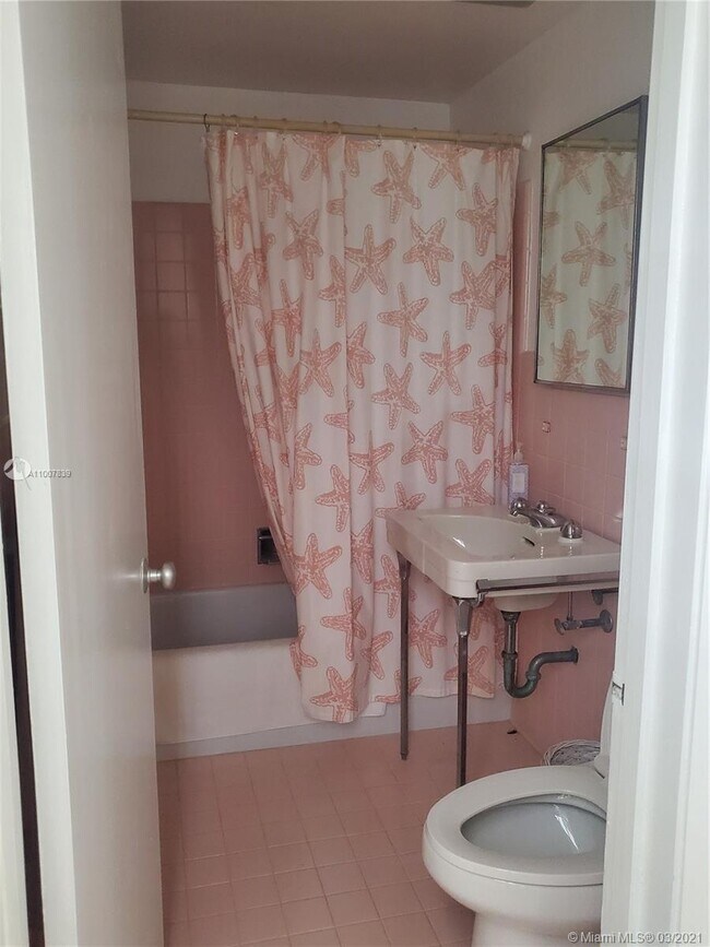 Building Photo - 10170 Collins Ave