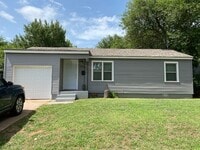 Building Photo - 3049 NE 15th St