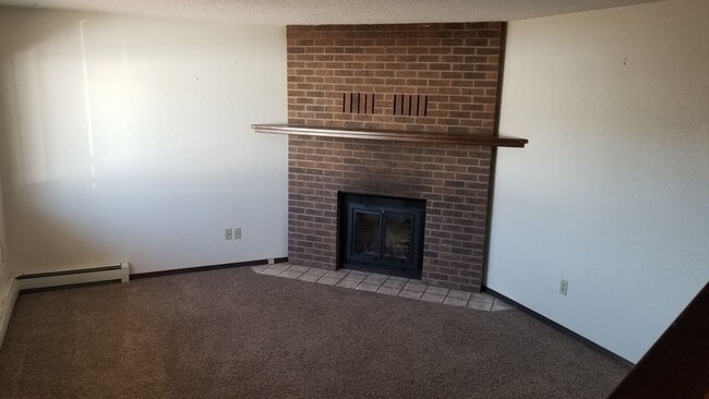 Building Photo - 2 Bed, 1 & 1/2 Bath, 1 Car Garage Duplex off of Patterson!!!!