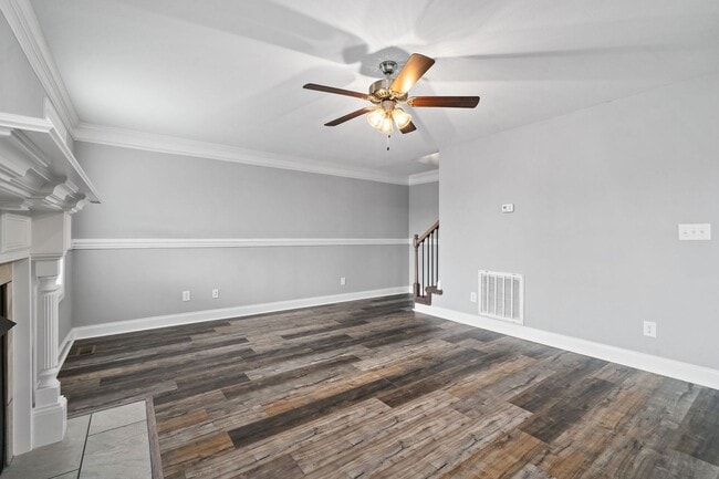 Building Photo - Pet Friendly Three Bedroom with Bonus!