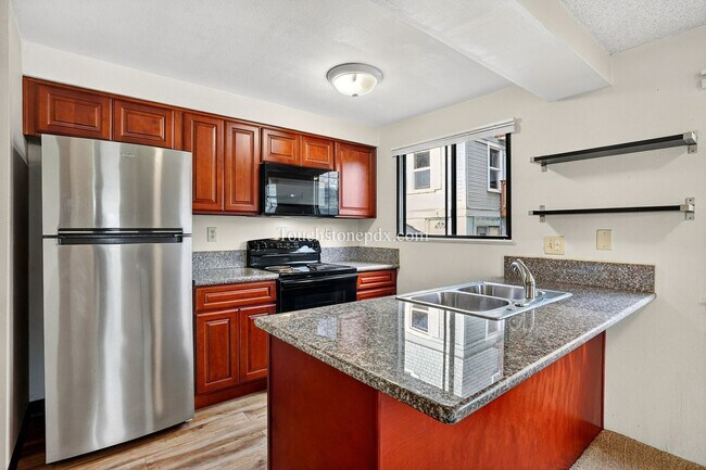 Building Photo - Bright Home with Stunning Mountain Skyline Setting!