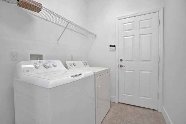 Building Photo - 118 NW Pleasant Grove Way