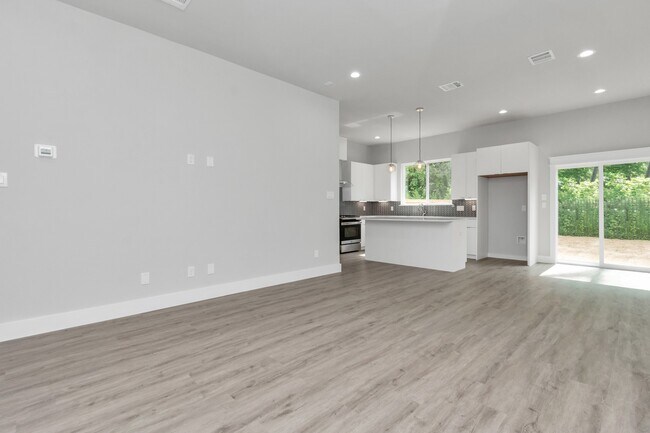 Building Photo - 5818 Burt St