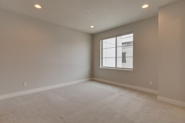 Building Photo - *Beautiful Modern 3 Bed Kirkland Townhome Available Now!*