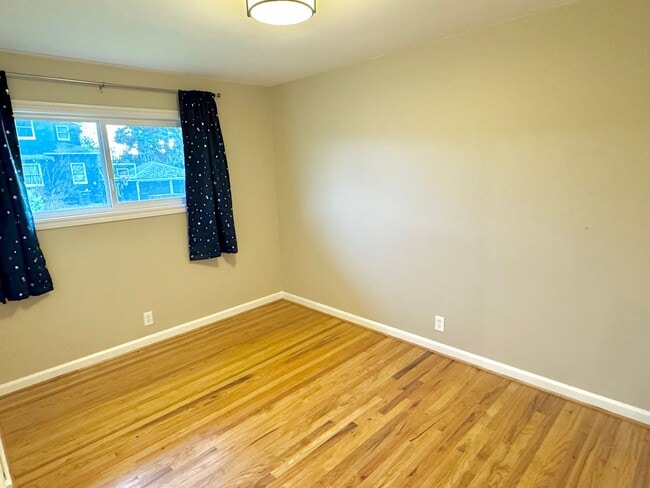 Building Photo - Rose City Park Neighborhood Quintessential Ranch Home on Corner Lot with Huge Basement, Fenced Ya...