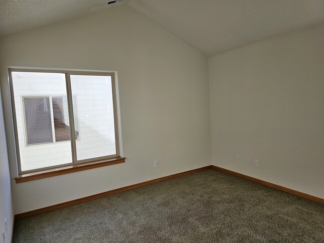 Building Photo - 511 NE 84th Cir