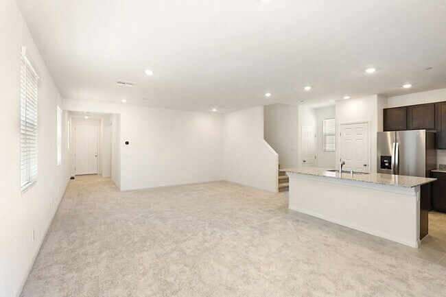 Building Photo - Brand New Inspirada Beauty With 1st Floor Bed and Bath