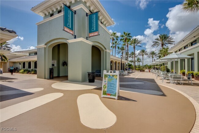 Building Photo - 10519 Diamante Way