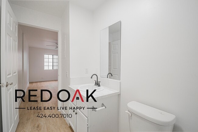 Building Photo - 4651 Cahuenga Blvd