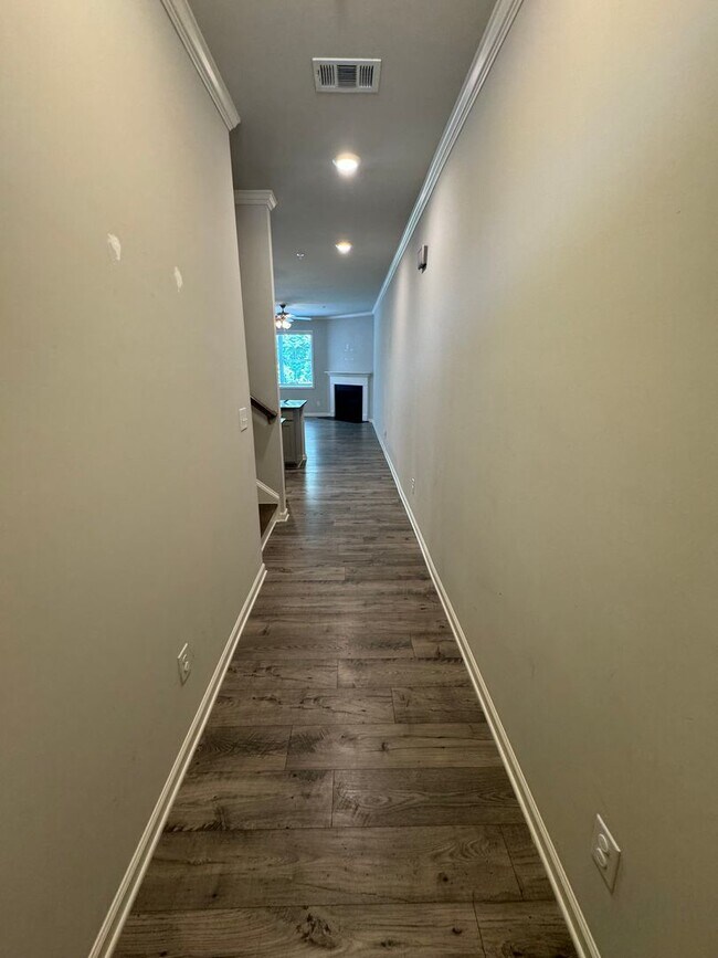 Building Photo - Modern 3/2.5 Townhome in Woodstock- $2,350