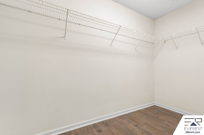 Building Photo - 9 Waywood Pl