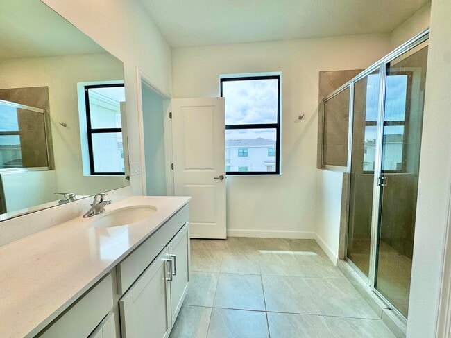Building Photo - 14122 SW Thorens Dr