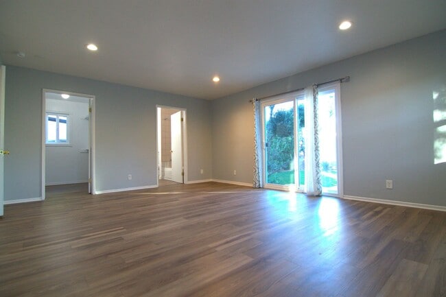 Building Photo - 8806 Haskell Ave