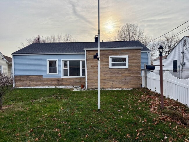 Primary Photo - 870 Geneva Ave