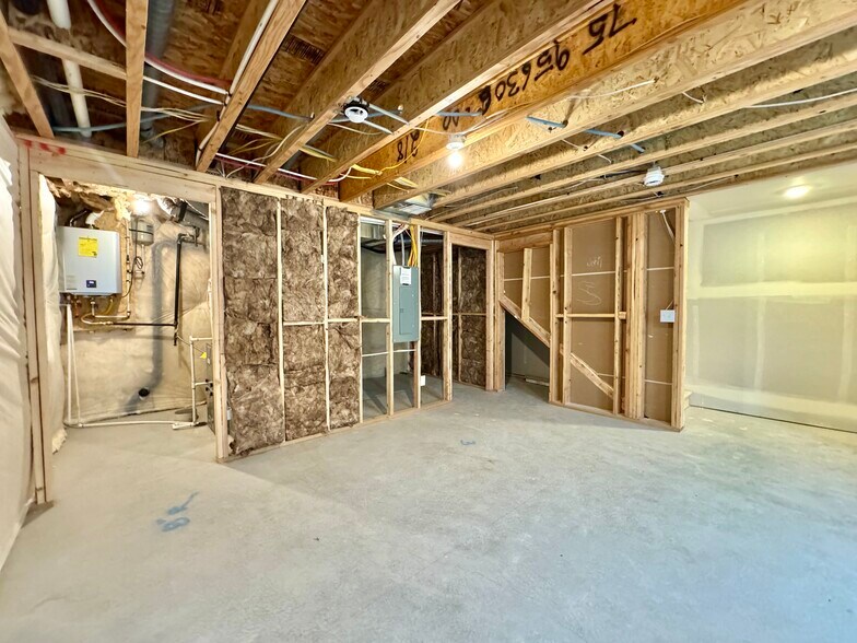 Building Photo - 2071 Sand Holw Dr
