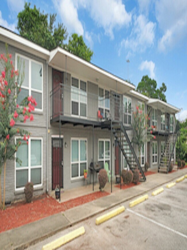 Primary Photo - 3031 Sumpter St