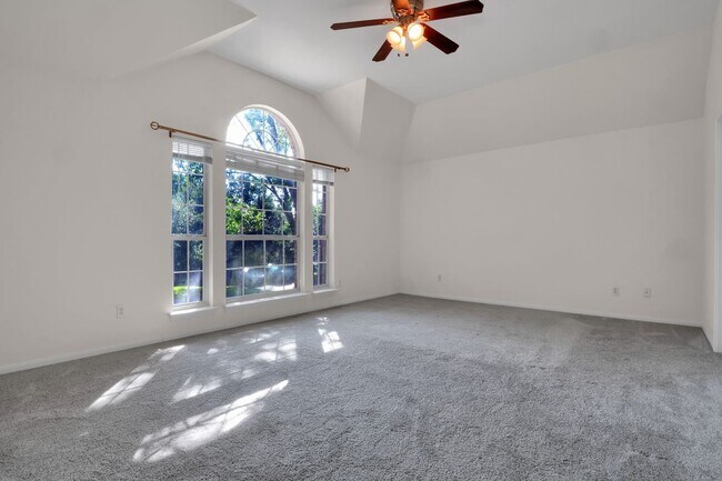 Building Photo - 6004 Mesa Verde Cir