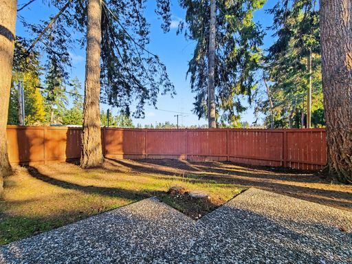 Building Photo - AVAILABLE NOW! Charming Kirkland Residence with Wood-Burning Fireplaces and Balcony