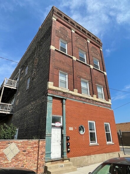 Building Photo - 3092 S Lyman St