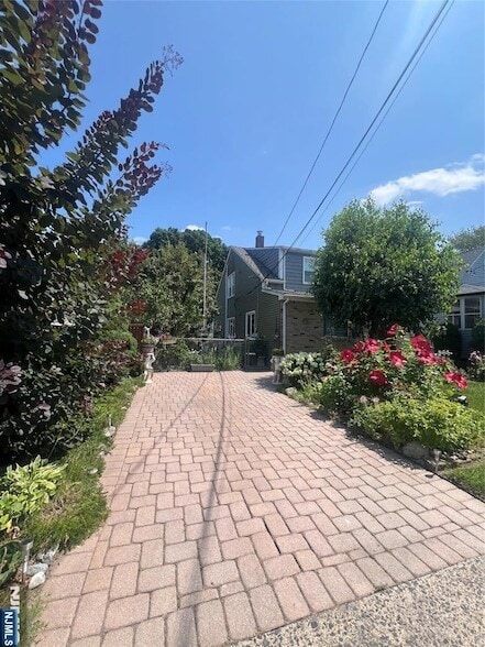 Building Photo - 52 La Salle Ave