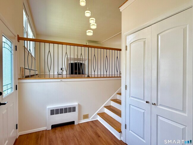 Building Photo - 47 Fuller Dr