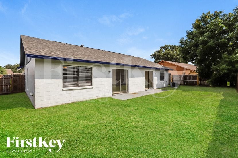 Building Photo - 6802 Rosemary Dr