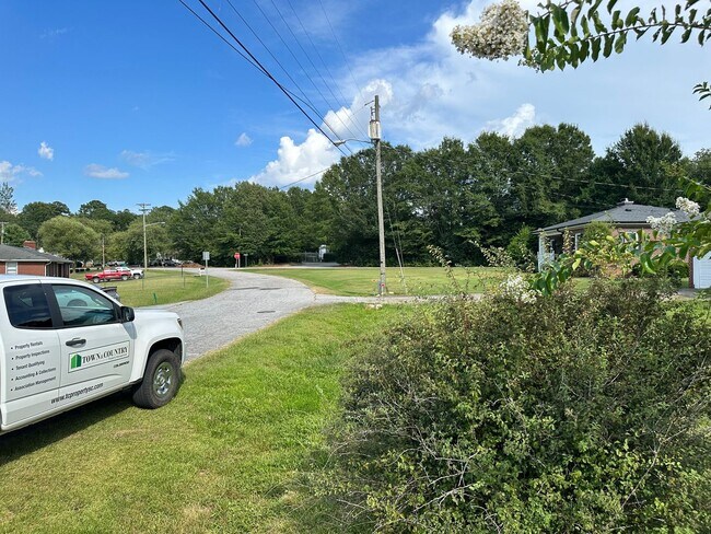 Building Photo - 1116 Cornelia Cir