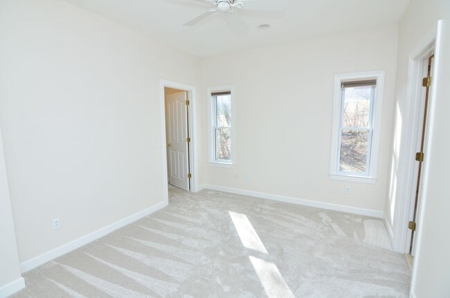 Building Photo - 604 Georgian Way