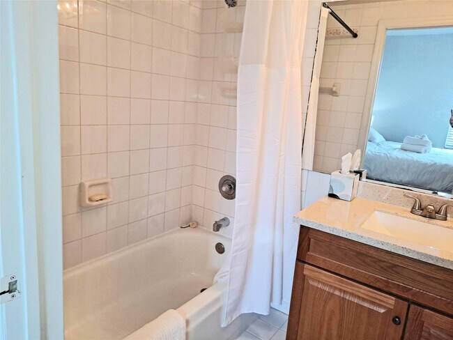 Building Photo - 705 SW 148th Ave