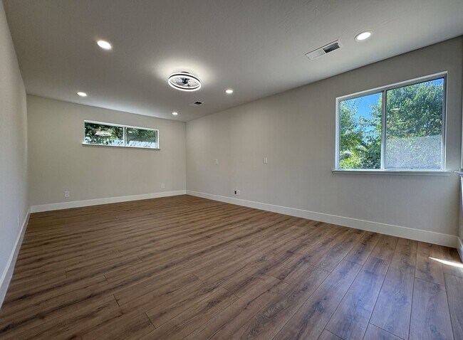 Building Photo - Modern Oasis in the Heart of Los Altos – U...