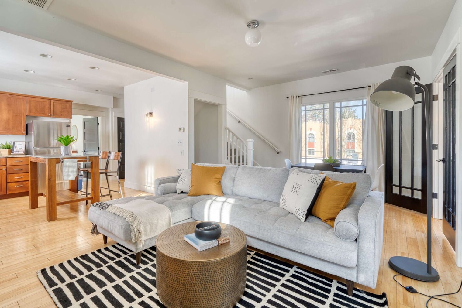 Building Photo - 915 SE 29th Ave