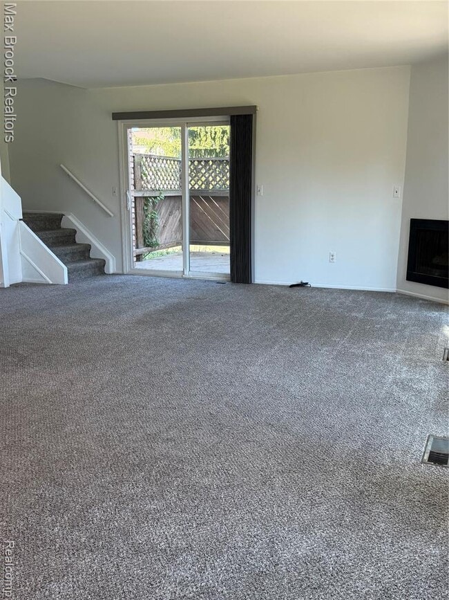 Building Photo - 3028 Moon Lake Dr
