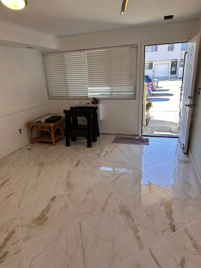 Building Photo - 127 Surfside Plz