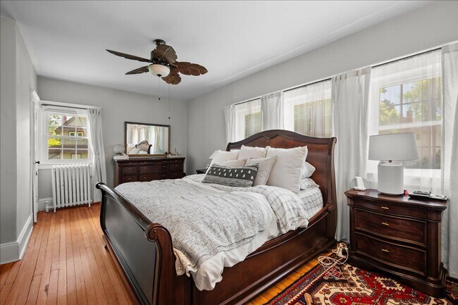 Building Photo - Rare Harbor Heights Rental | 4BR Colonial with Parking & Fenced Yard