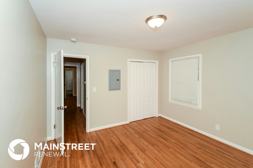 Building Photo - 2740 5th St NE