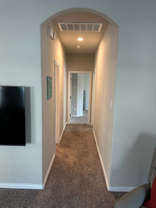 Building Photo - 909 Hartman Dr