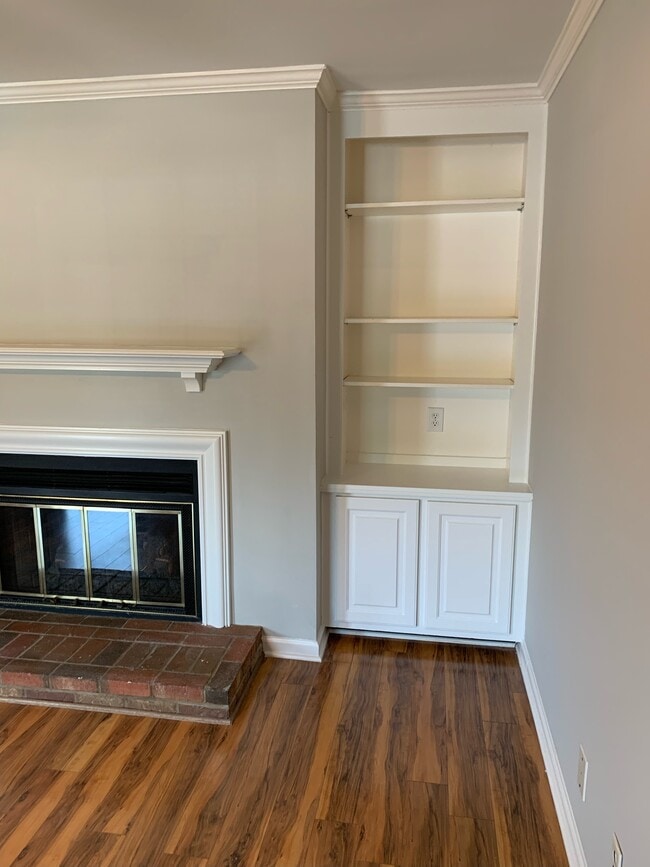 Building Photo - 830 Brentwood Pointe